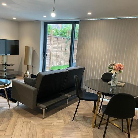 Wimbledon Luxury 3Bedroom Apartment Raynes Park Exteriér fotografie