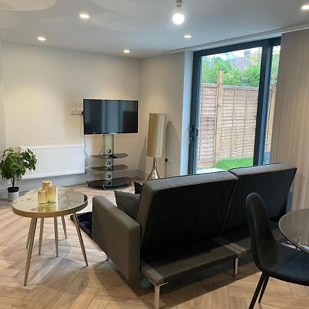 Wimbledon Luxury 3Bedroom Apartment Raynes Park Exteriér fotografie