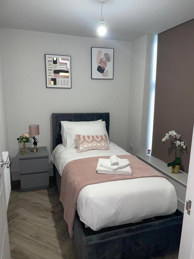 Wimbledon Luxury 3Bedroom Apartment Raynes Park Exteriér fotografie
