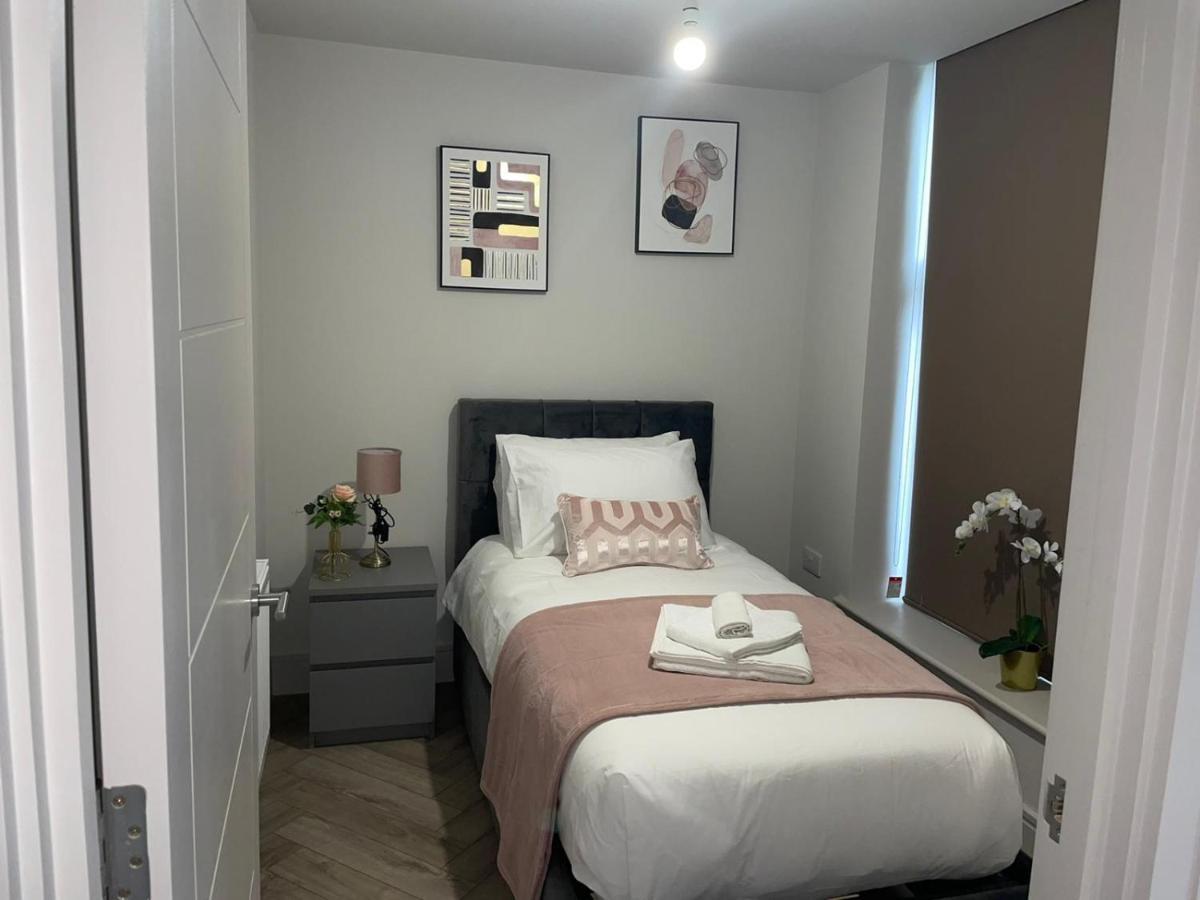 Wimbledon Luxury 3Bedroom Apartment Raynes Park Exteriér fotografie